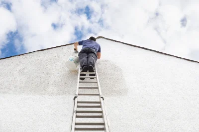 Peinture extérieure à Oust — façades et ravalement